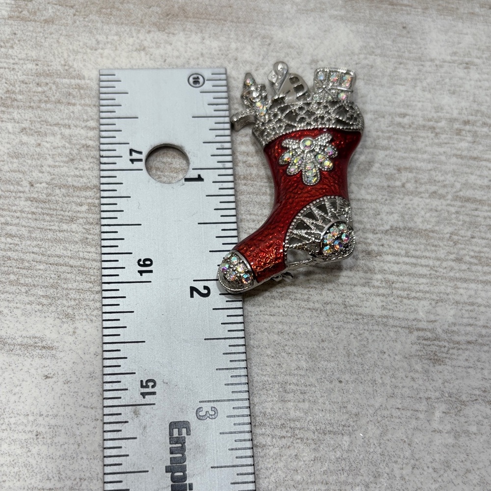 Vintage Red Enamel Silver Rhinestone Christmas Stocking Holiday Brooch Pin - Picture 5 of 6